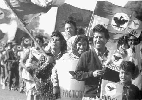 Cesar Chavez marching with protesters. (www.beyondchron.org)